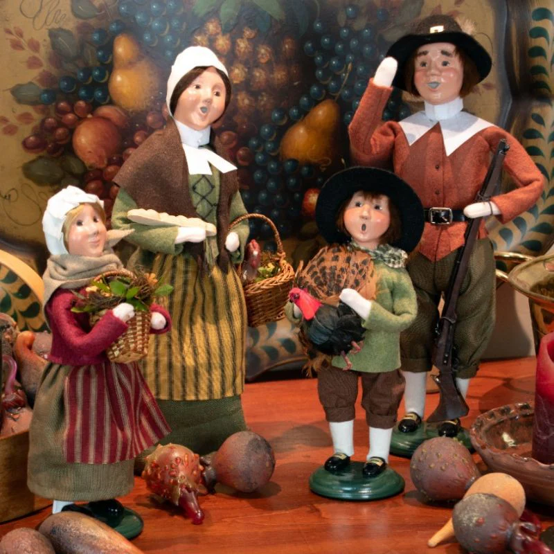 Byers' Choice Pilgrim Woman Caroler - Image 4