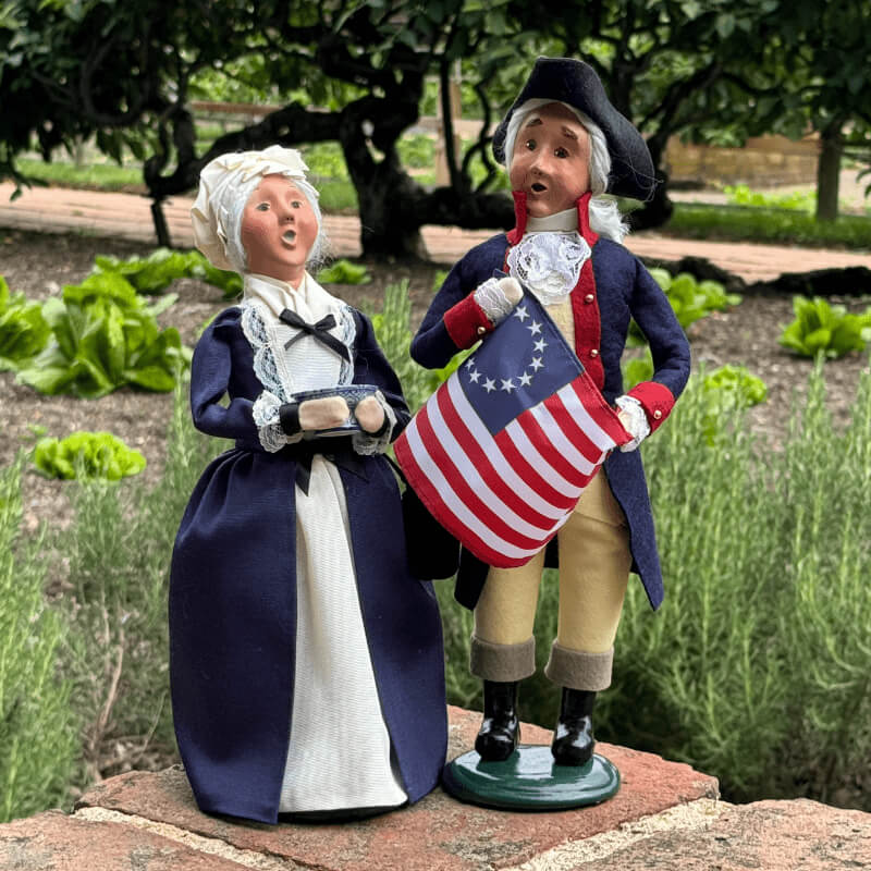 Byers' Choice George Washington with Flag Caroler - Image 4