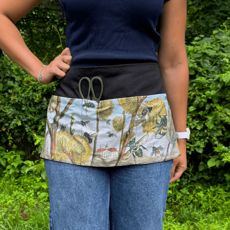 Mount Vernon Garden Bee Apron - Image 4